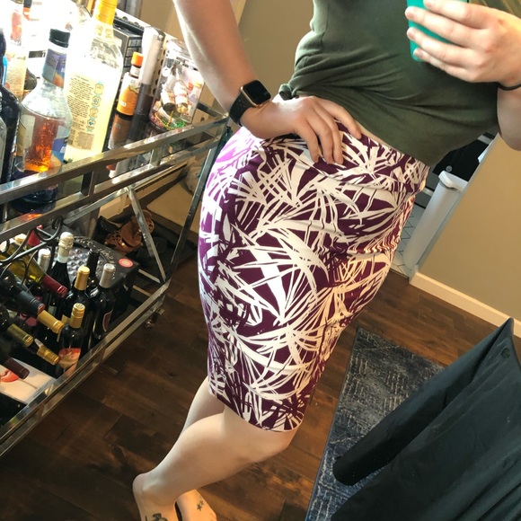 Loft pencil Skirt sz 14 super cute. Burgundy - Picture 5 of 5